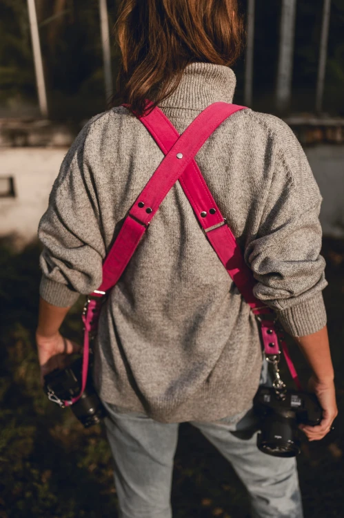 Fuksjowe szelki na 2 aparaty fotograficzne