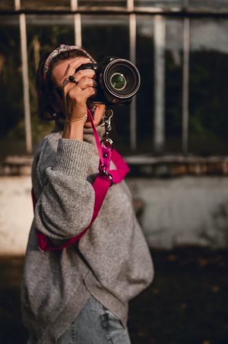 Szelka fotograficzna do aparatu fuksjowy welur, pasek do lustrzanki welurowy