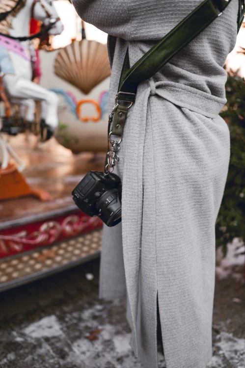 Szelki fotograficzne na 2 aparaty welur leśny zielony, szelki reporterskie do aparatu Leśniczówka welurowe